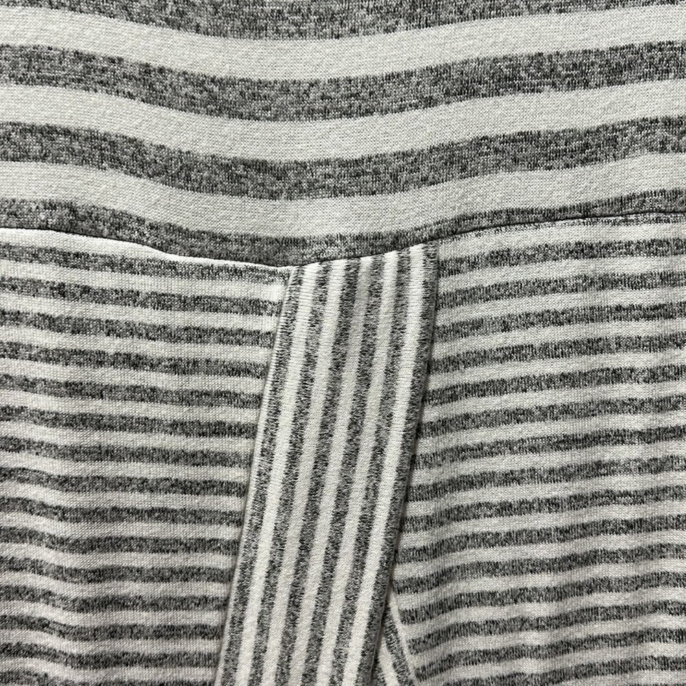 Flowy Striped Top - Picture 3 of 5